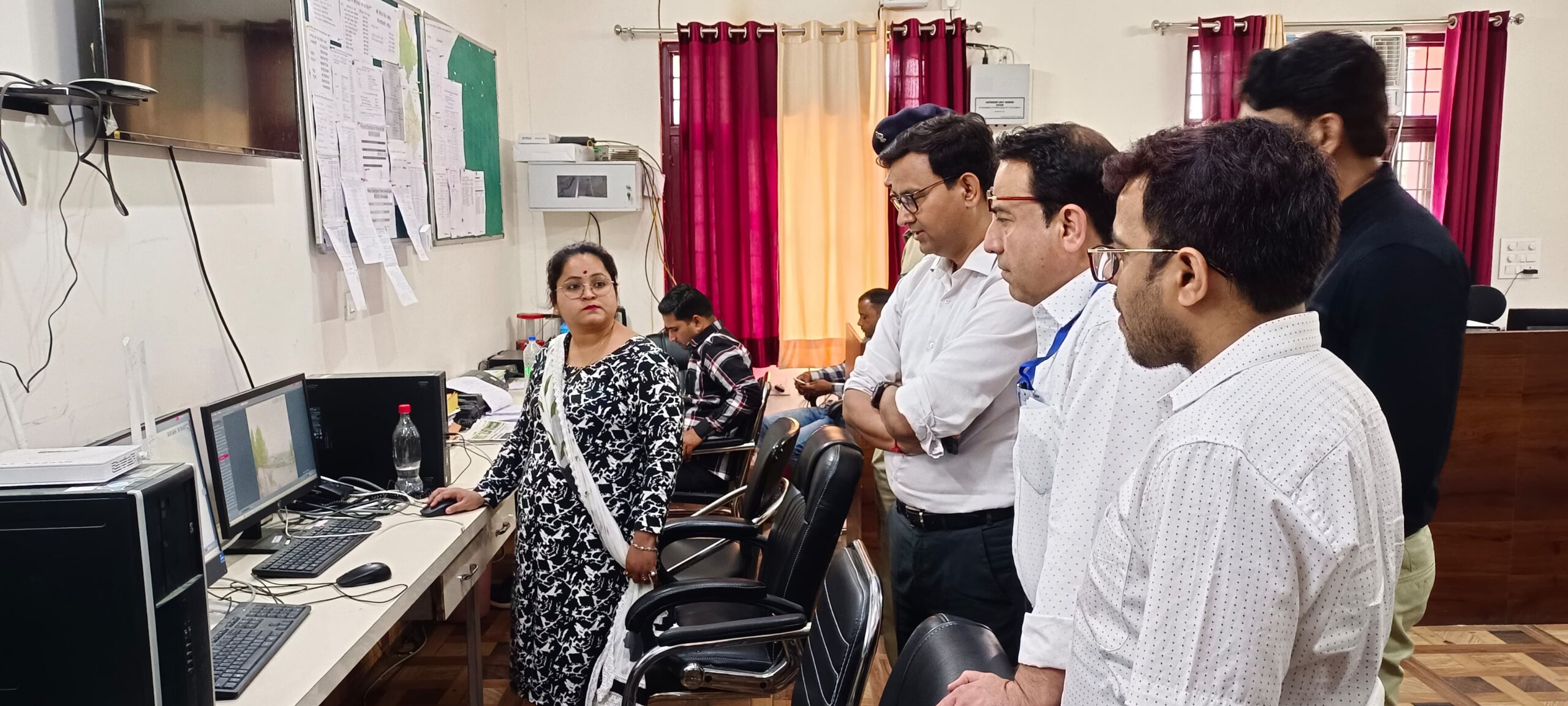 स्टेट एक्सपेंडिचर नोडल मनमोहन मैनाली ने जनपद के विभिन्न अंतर्जनपदीय तथा अंतराज्य सीमाओं पर स्थापित चेकोस्टों का स्थलीय निरीक्षण किया
